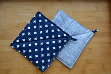Cargar imagen en el visor de la galería, Potholders - Blue and White Swiss Cross Reversable Pattern With Hanging Loop