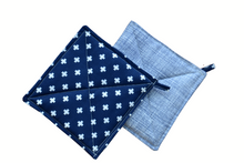Cargar imagen en el visor de la galería, Potholders - Blue and White Swiss Cross Reversable Pattern With Hanging Loop
