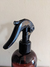Load image into Gallery viewer, black spray nozel with easy to use comfortable black handle for 8oz plant food bottle