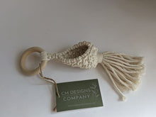 Cargar imagen en el visor de la galería, Macrame Air Plant Hanging Pod Display with Air Plant