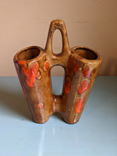 Cargar imagen en el visor de la galería, 70s Planter Double Vase with Handle Orange &amp; Brown Drip
