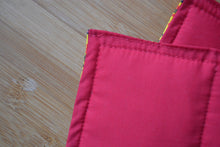 Cargar imagen en el visor de la galería, Potholders- Hot Pads- Handmade with Vintage Fabric
