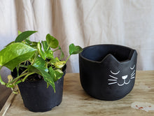 Cargar imagen en el visor de la galería, Cute Cat Black Plant Pot 7 inch
