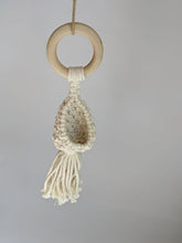 Cargar imagen en el visor de la galería, Macrame Air Plant Hanging Pod Display with Air Plant
